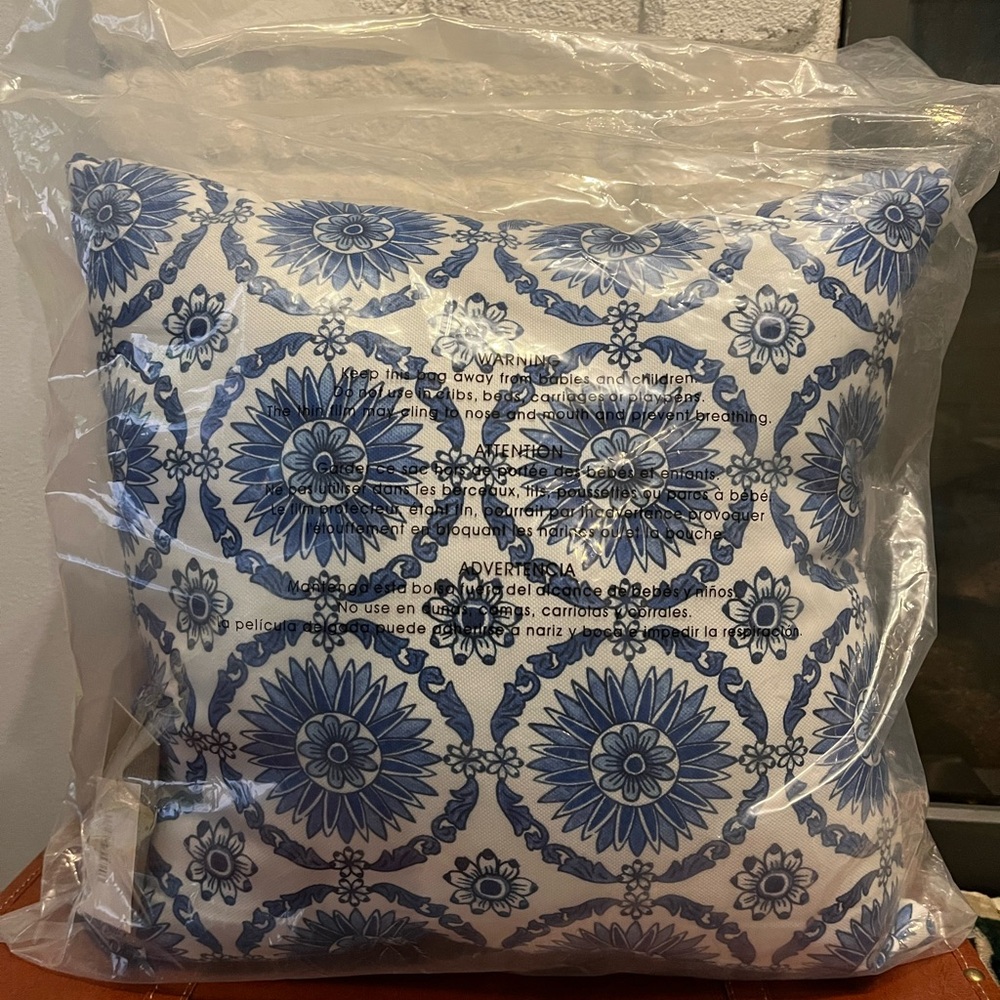 C&F Home Colonial Williamsburg Decorative Pillow, 14 x 14, Blue/White, New